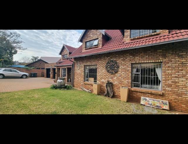 5 BEDROOM HOUSE FOR SALE IN ZWARTKOP